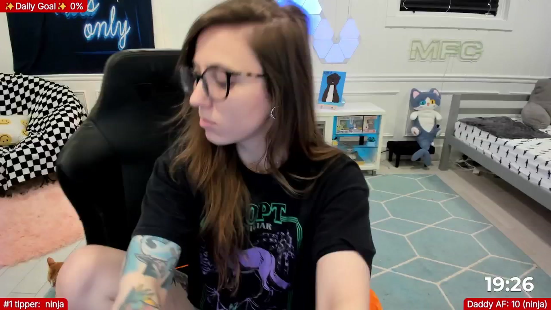 Gallery image thumbnail from TheSharkQueen's myfreecams stream on, 02/18/2026, 02:04 image 3 of 20