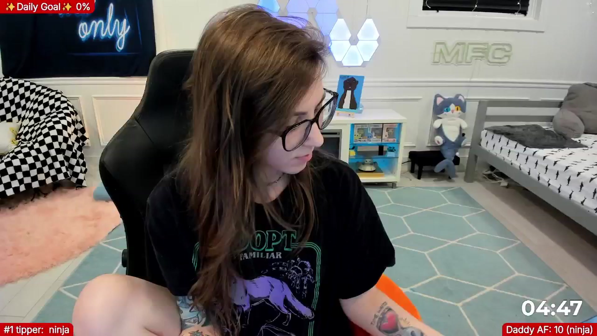 Gallery image thumbnail from TheSharkQueen's myfreecams stream on, 02/18/2026, 02:04 image 13 of 20