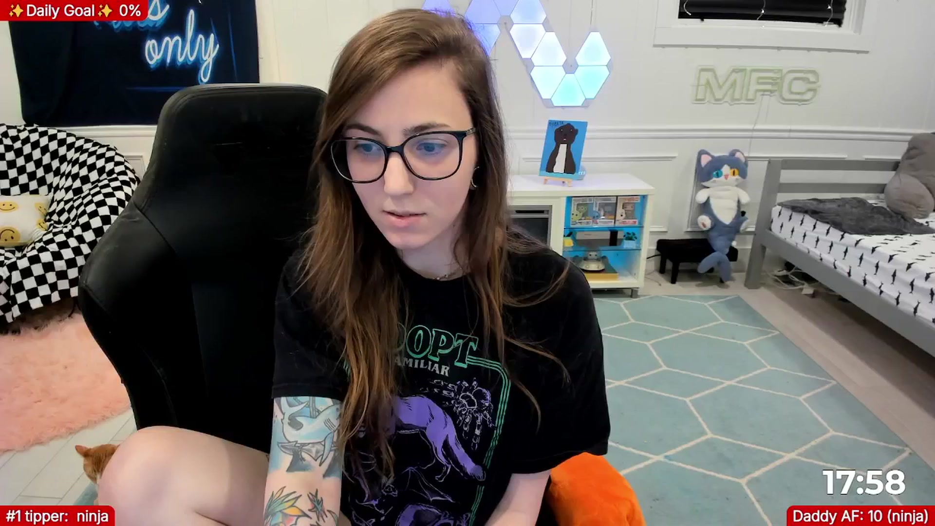 Gallery image thumbnail from TheSharkQueen's myfreecams stream on, 02/18/2026, 02:04 image 4 of 20