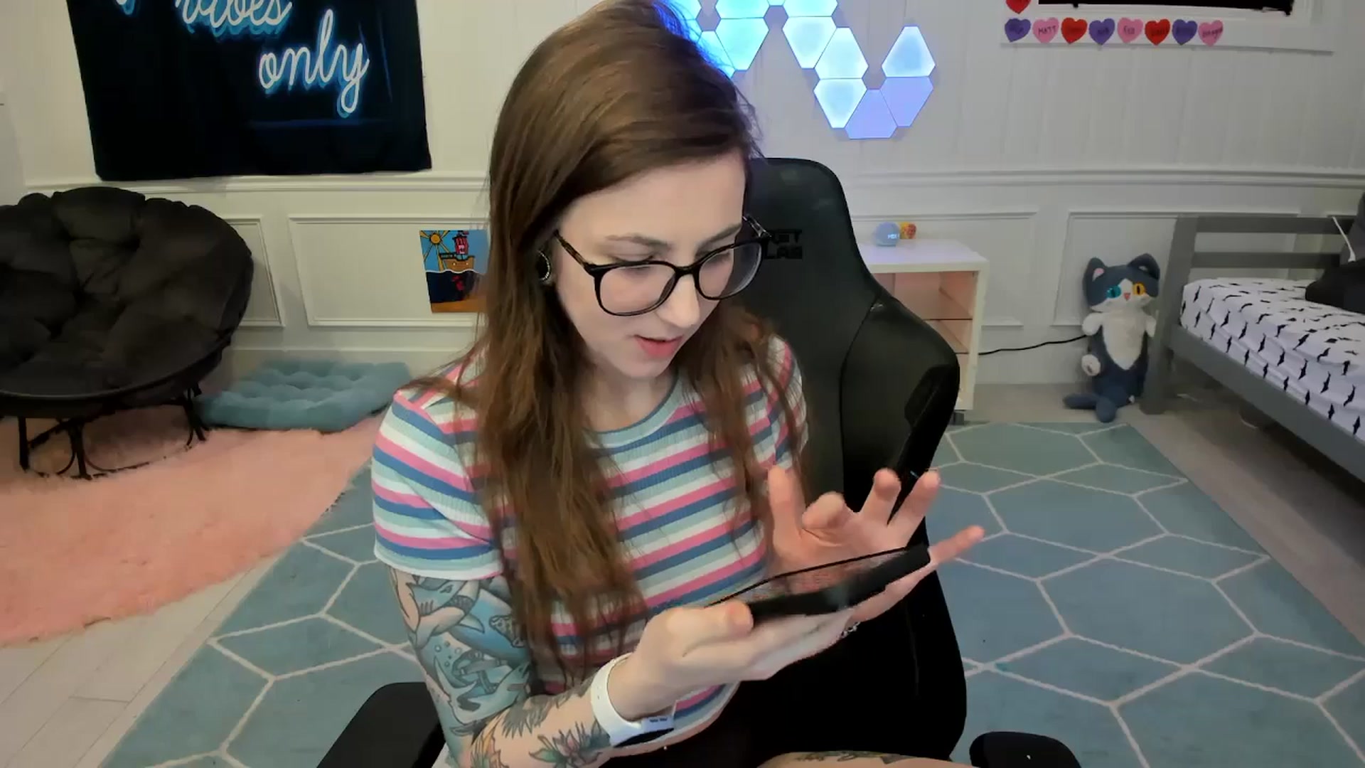 Gallery image thumbnail from TheSharkQueen's myfreecams stream on, 03/19/2026, 04:58 image 2 of 20