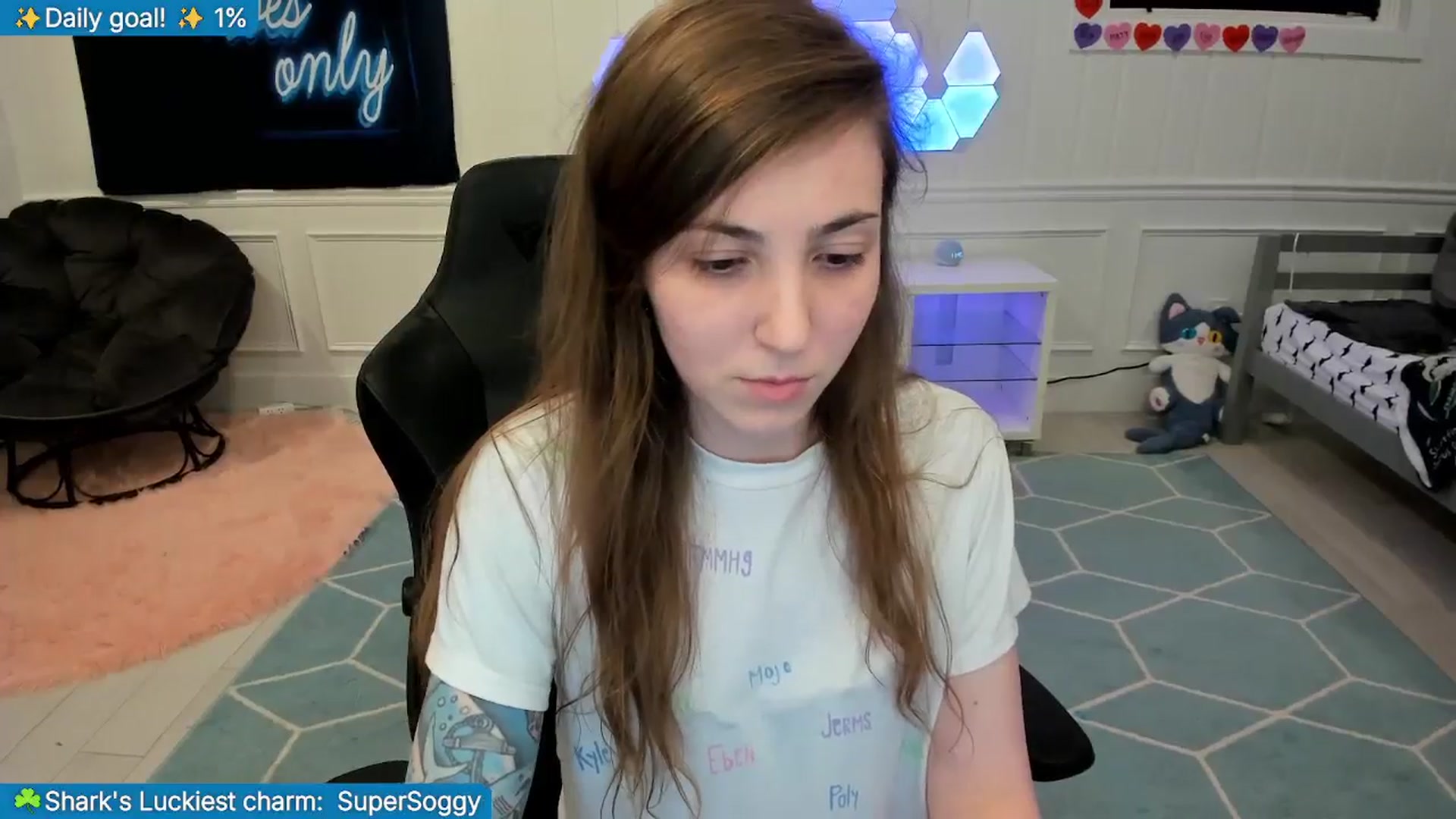 Gallery image thumbnail from TheSharkQueen's myfreecams stream on, 03/20/2026, 04:07 image 16 of 20