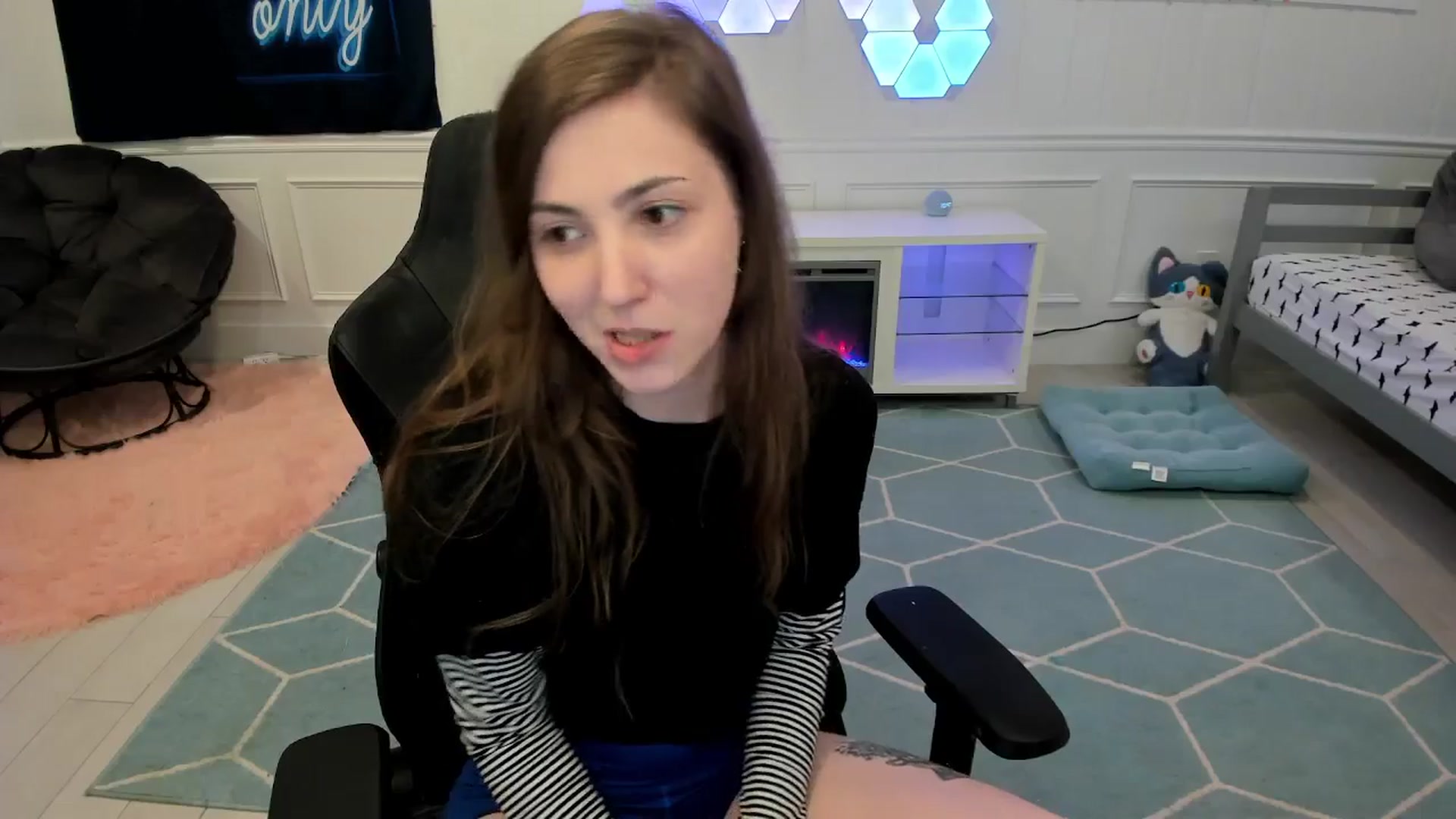 Gallery image thumbnail from TheSharkQueen's myfreecams stream on, 03/21/2026, 06:05 image 5 of 20