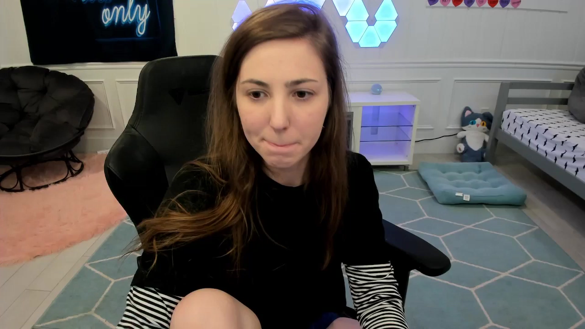 Gallery image thumbnail from TheSharkQueen's myfreecams stream on, 03/21/2026, 06:05 image 3 of 20