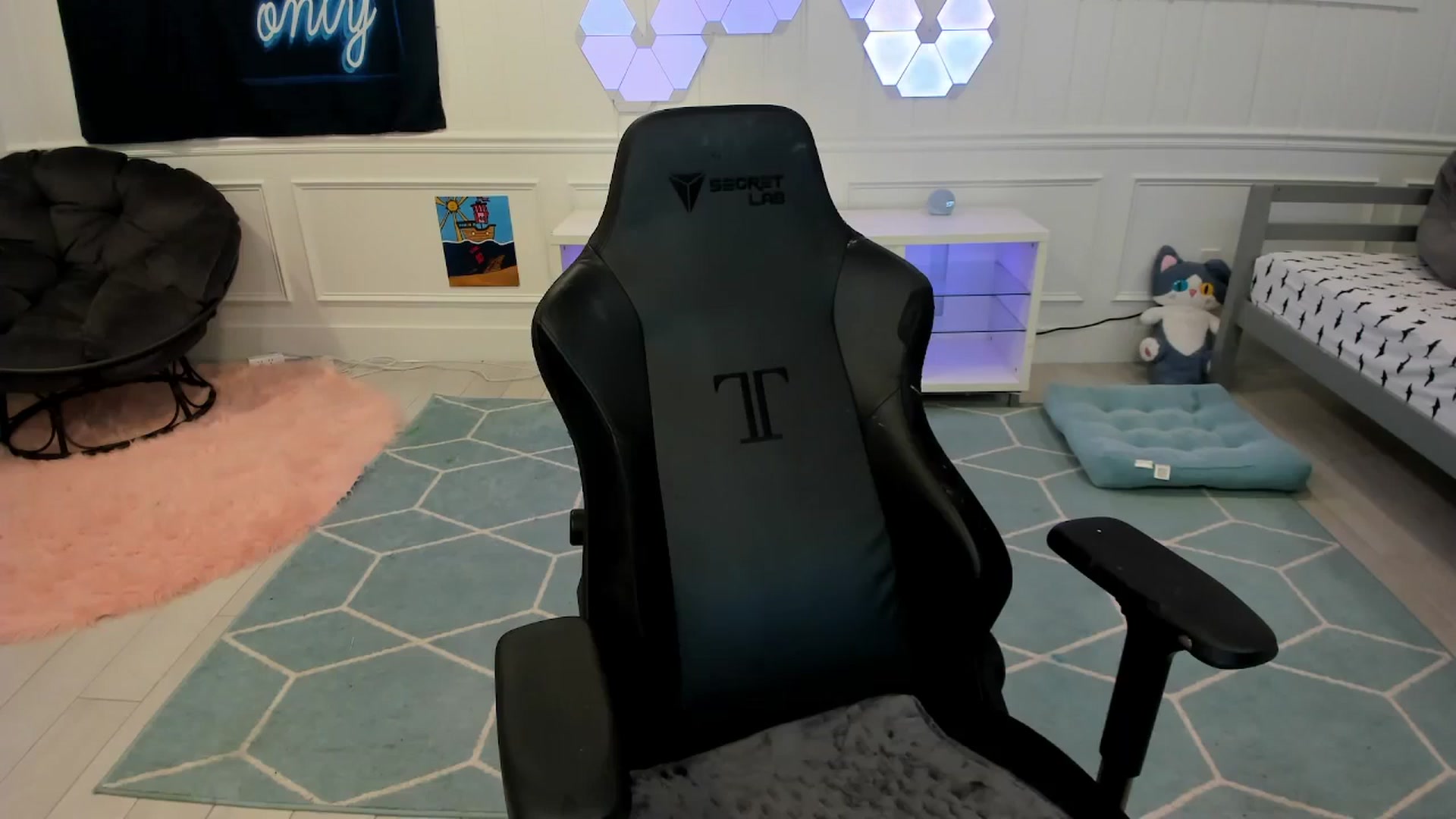 Gallery image thumbnail from TheSharkQueen's myfreecams stream on, 03/21/2026, 06:05 image 9 of 20