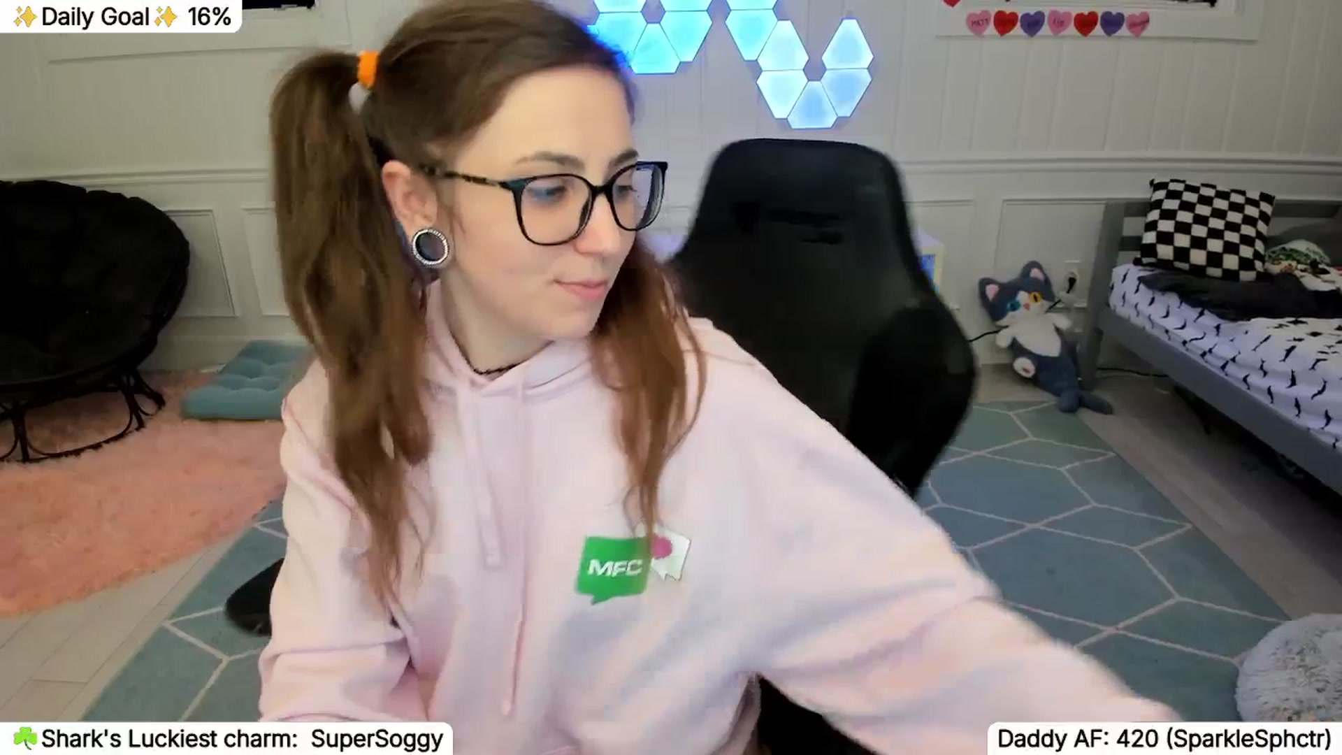 Gallery image thumbnail from TheSharkQueen's myfreecams stream on, 03/28/2026, 06:32 image 17 of 20
