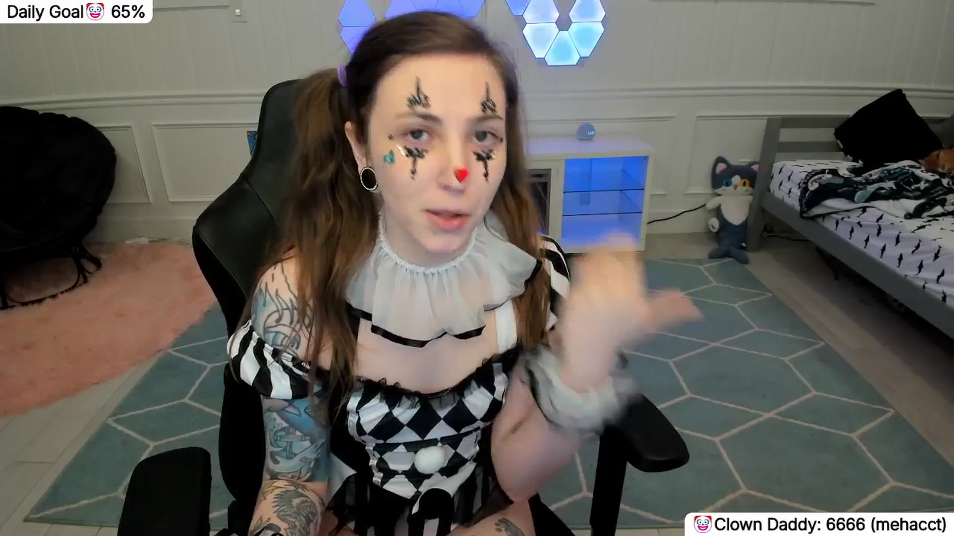 Gallery image thumbnail from TheSharkQueen's myfreecams stream on, 03/29/2026, 06:04 image 13 of 20