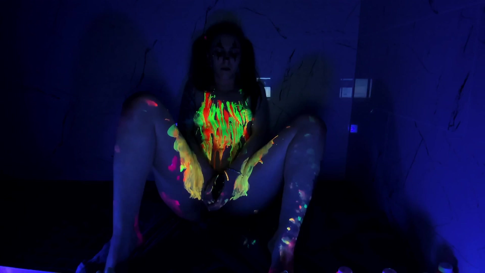 Gallery image thumbnail from TheSharkQueen's myfreecams stream on, 04/18/2026, 06:57 image 15 of 20