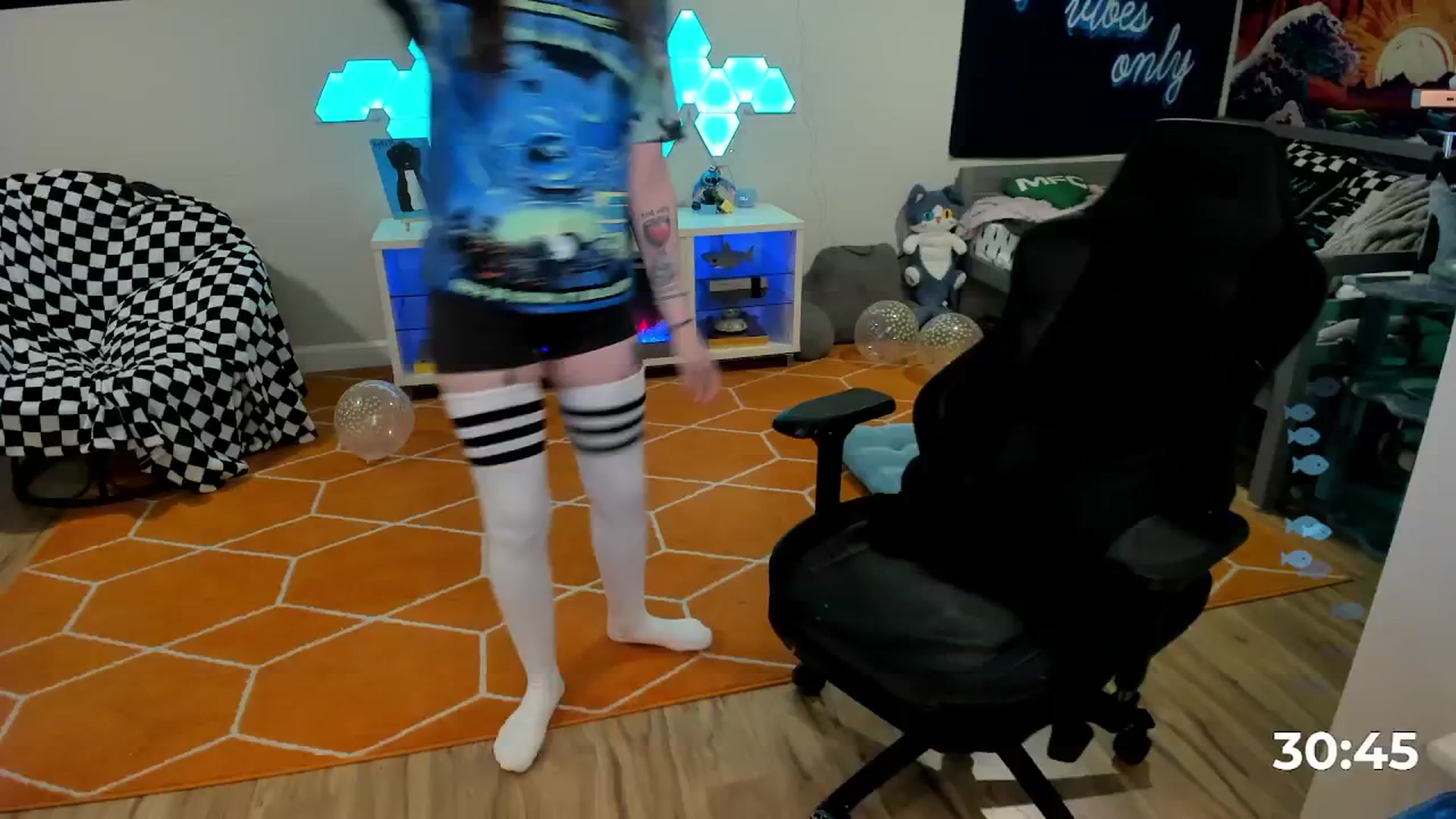 Gallery image thumbnail from TheSharkQueen's myfreecams stream on, 04/24/2026, 07:03 image 16 of 20