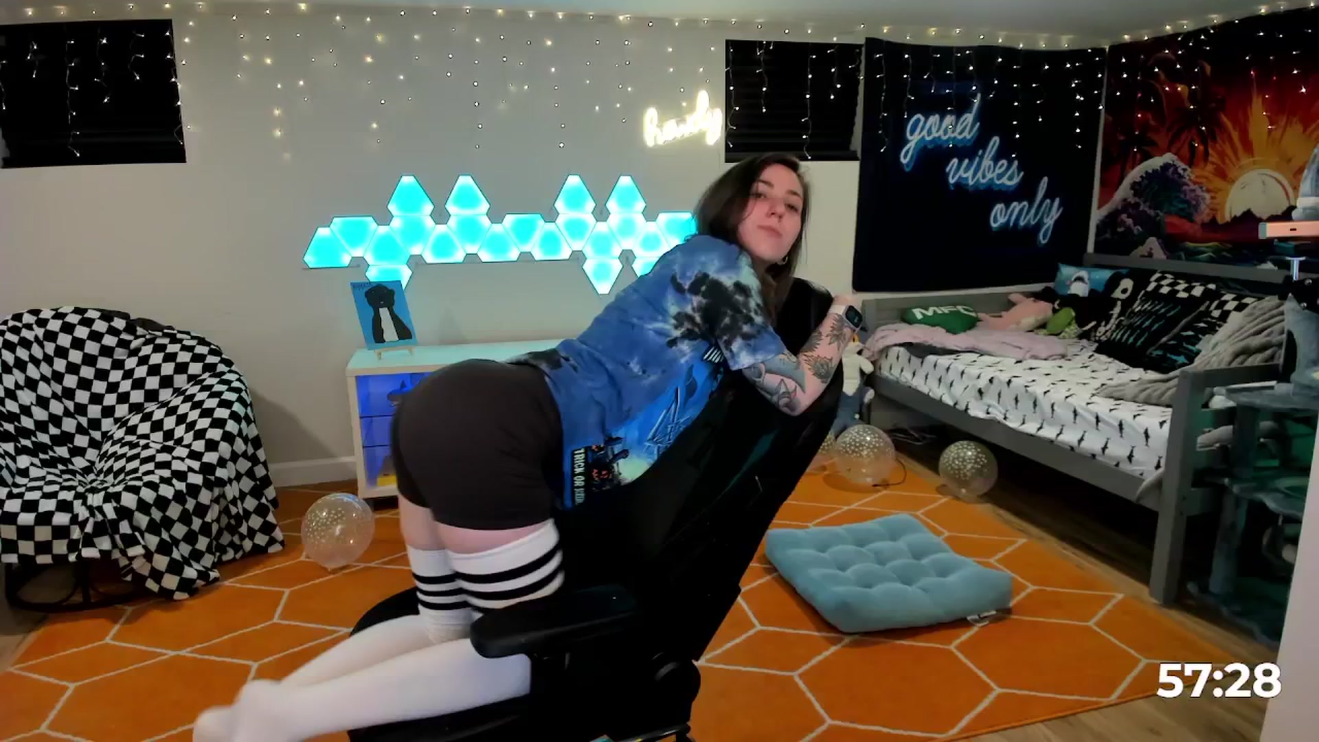 Gallery image thumbnail from TheSharkQueen's myfreecams stream on, 04/24/2026, 07:03 image 3 of 20
