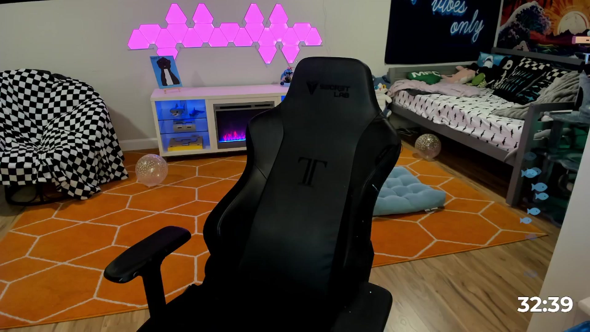 Gallery image thumbnail from TheSharkQueen's myfreecams stream on, 04/24/2026, 07:03 image 13 of 20
