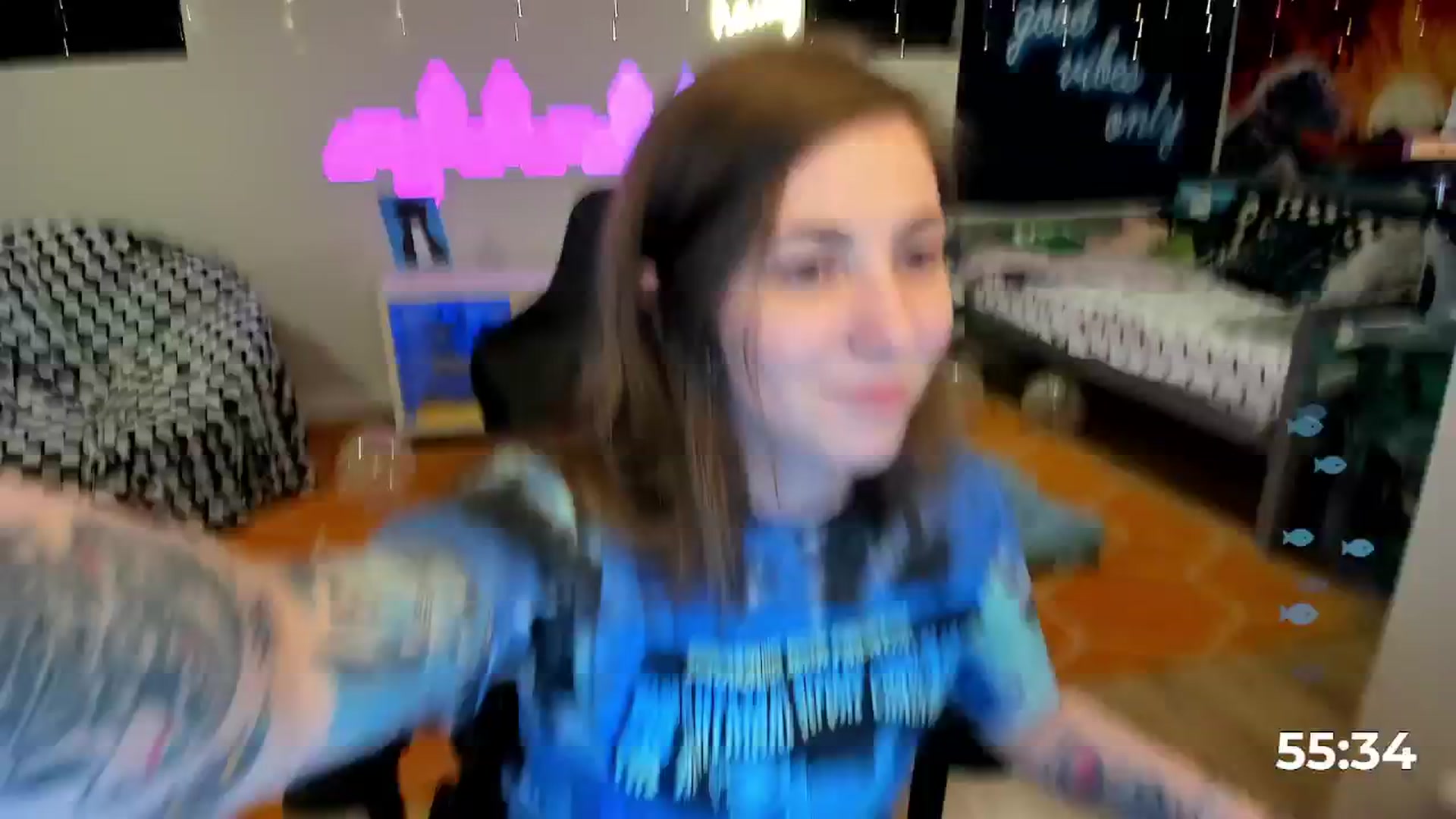 Gallery image thumbnail from TheSharkQueen's myfreecams stream on, 04/24/2026, 07:03 image 6 of 20