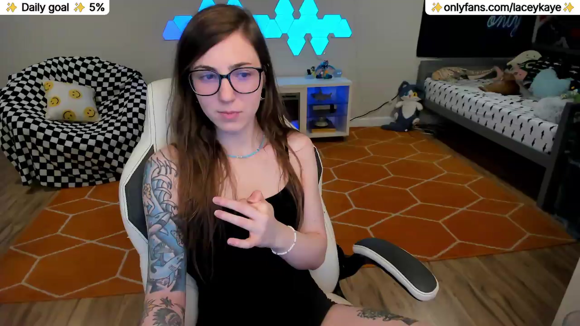 Gallery image thumbnail from TheSharkQueen's myfreecams stream on, 05/15/2026, 05:15 image 5 of 20