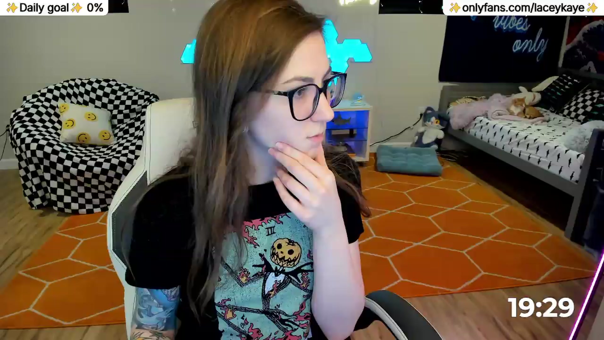 Gallery image thumbnail from TheSharkQueen's myfreecams stream on, 05/16/2026, 19:48 image 15 of 20