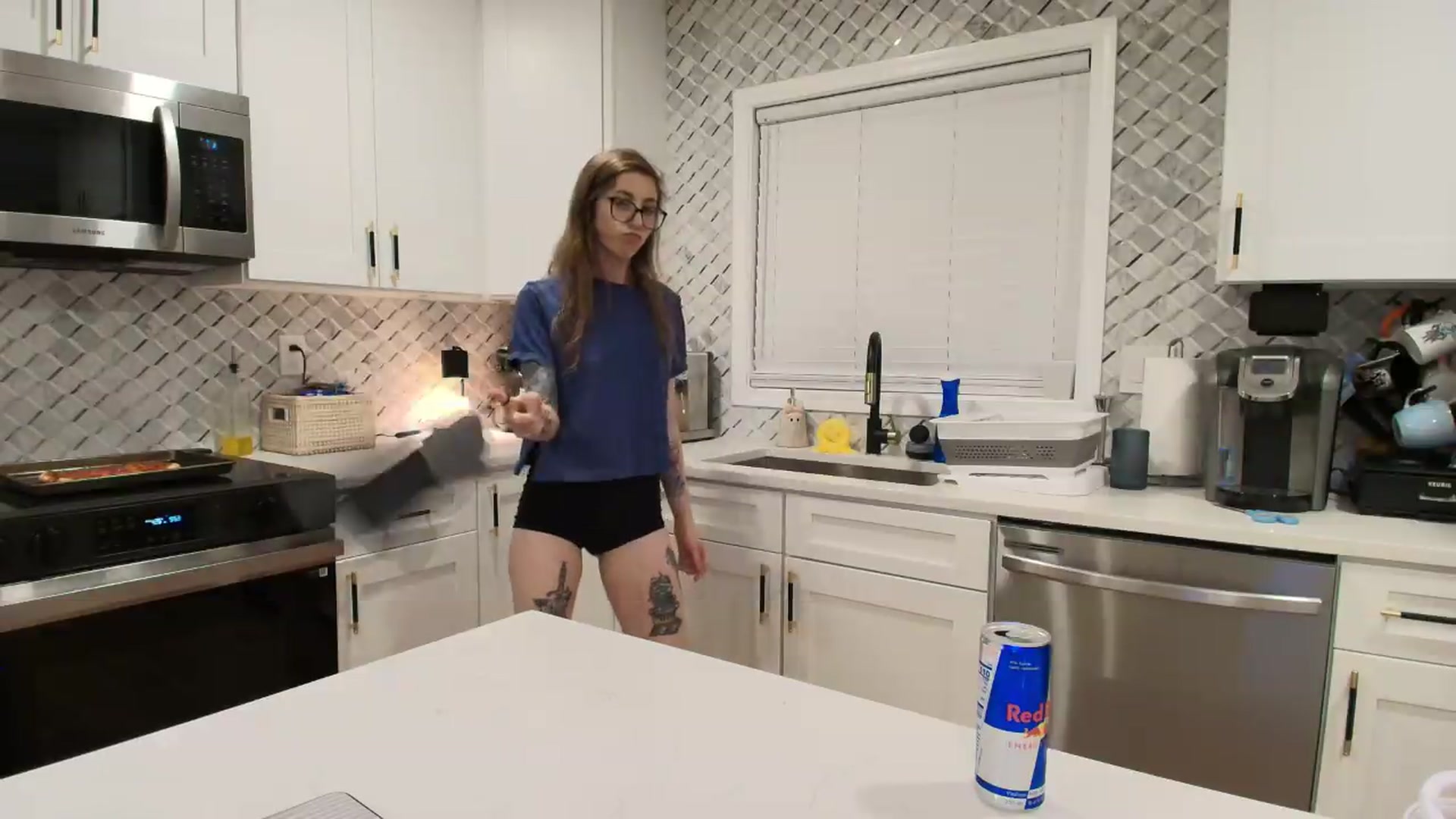 Gallery image thumbnail from TheSharkQueen's myfreecams stream on, 08/26/2026, 02:01 image 18 of 20