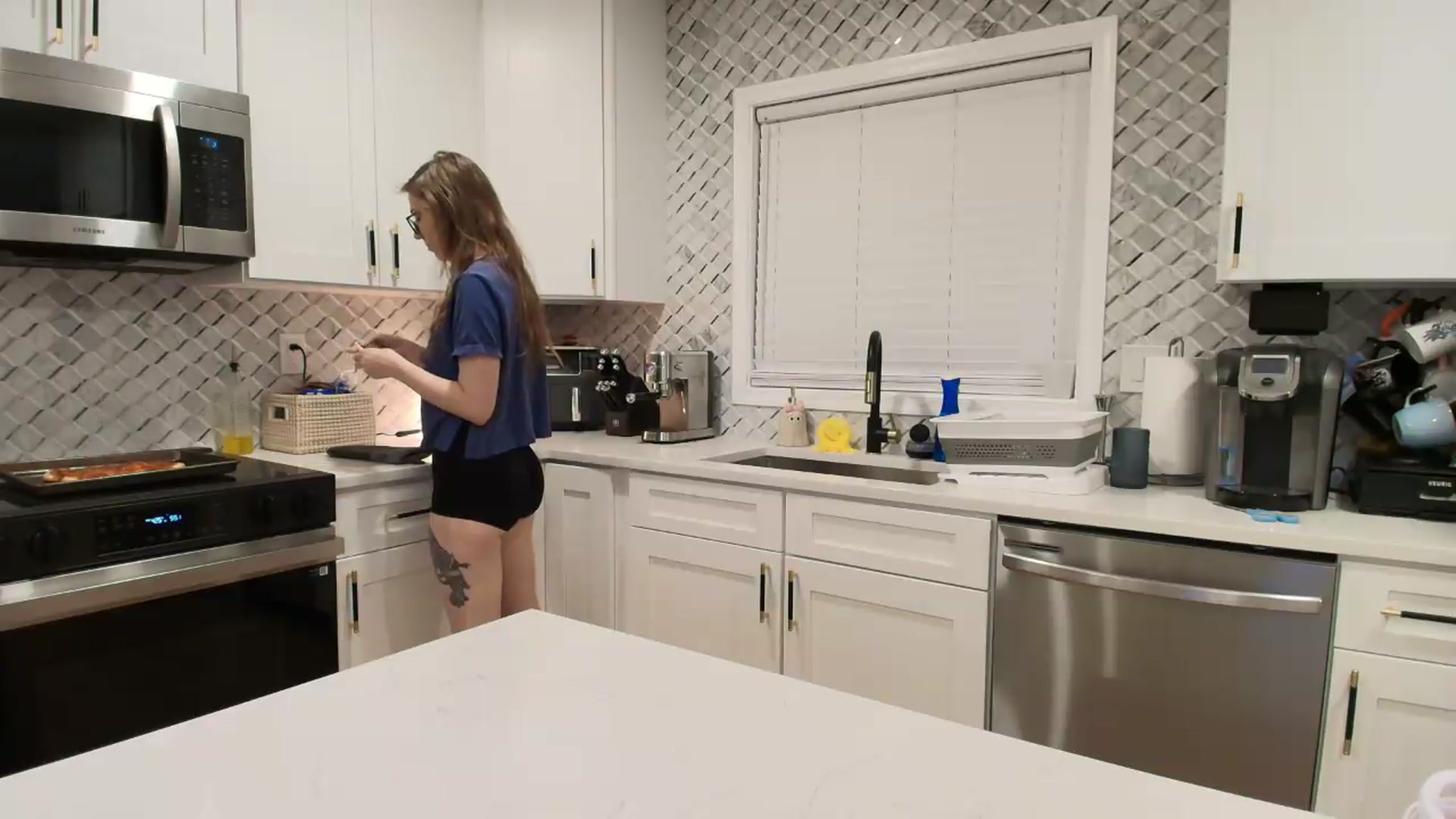 Gallery image thumbnail from TheSharkQueen's myfreecams stream on, 08/26/2026, 02:01 image 17 of 20