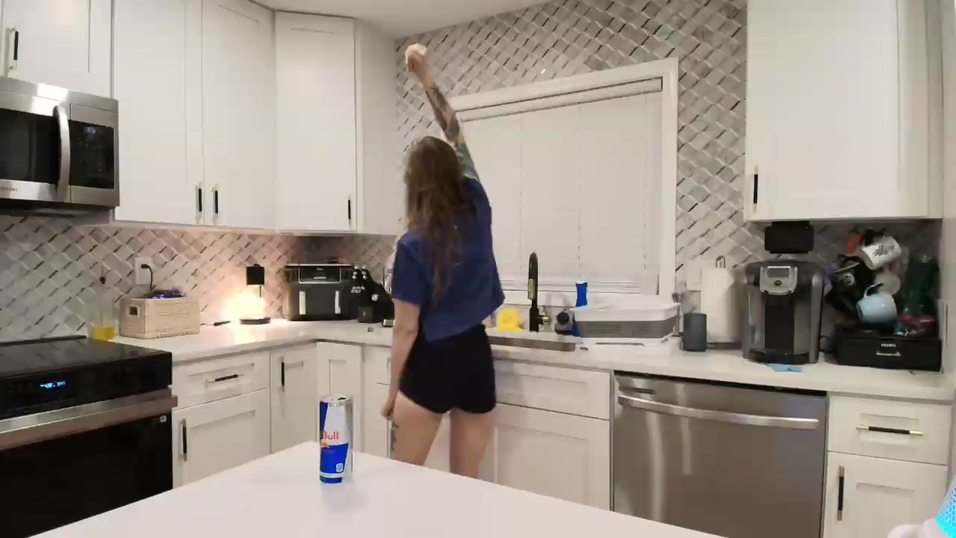 Gallery image thumbnail from TheSharkQueen's myfreecams stream on, 08/26/2026, 02:01 image 15 of 20