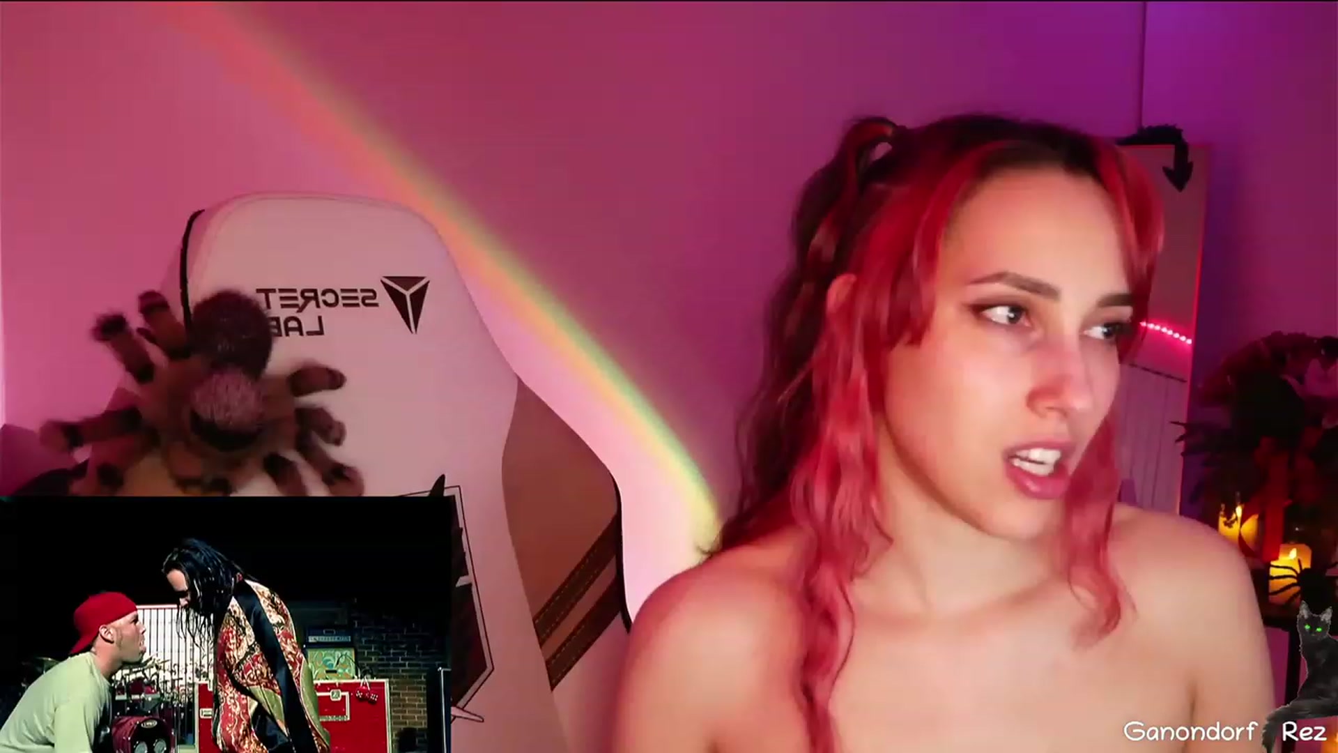 Gallery image thumbnail from TheSkyMomma's myfreecams stream on, 03/29/2023, 11:34 image 10 of 20