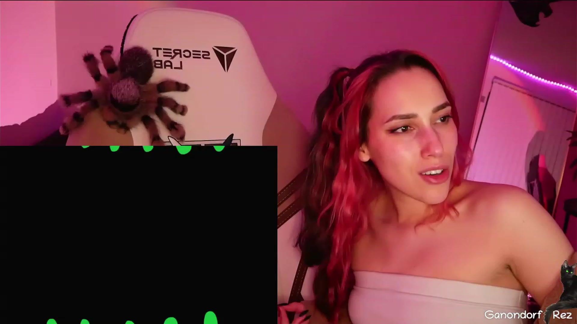 Gallery image thumbnail from TheSkyMomma's myfreecams stream on, 03/29/2023, 11:34 image 2 of 20
