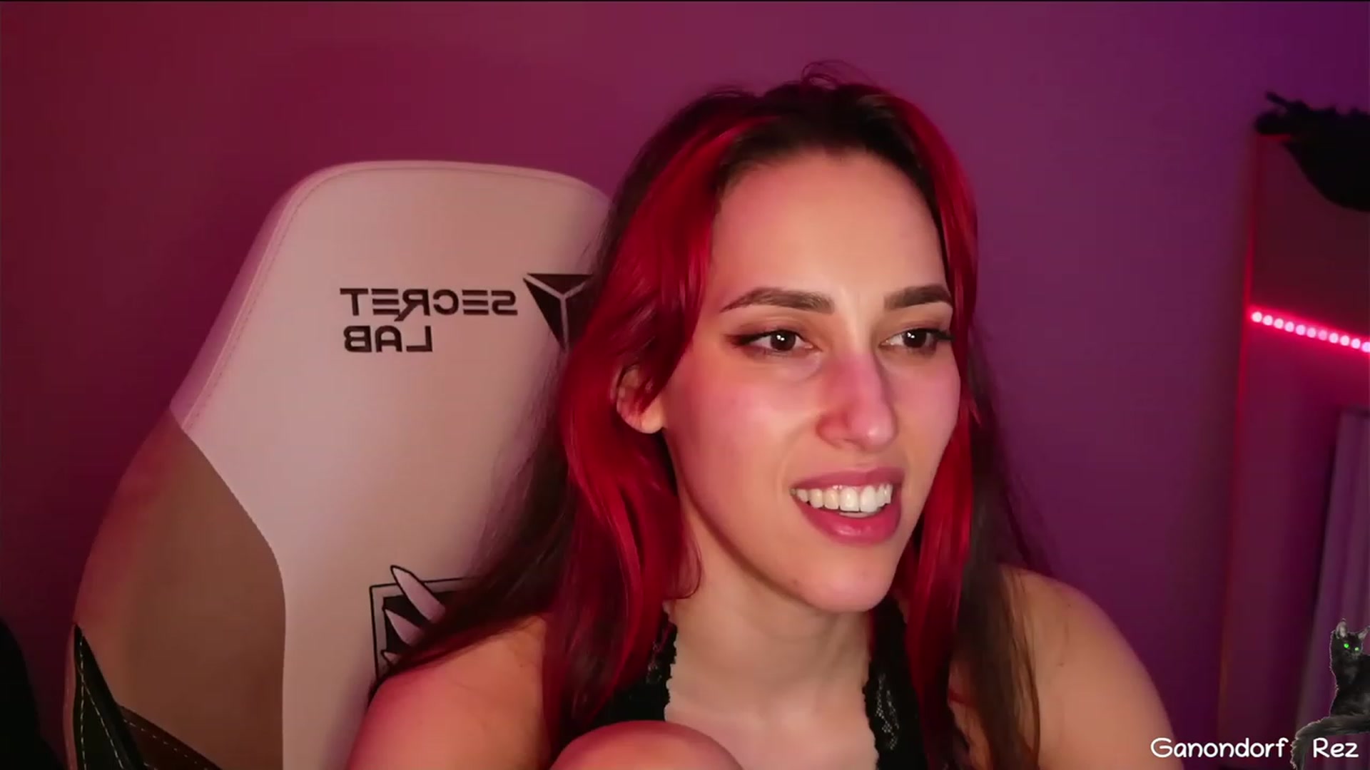 Gallery image thumbnail from TheSkyMomma's myfreecams stream on, 03/31/2023, 10:53 image 3 of 20