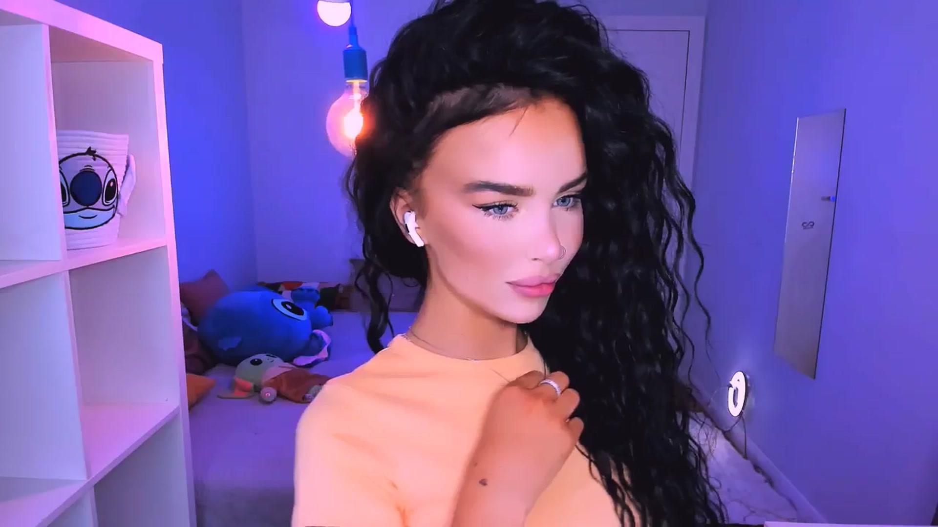 Gallery image thumbnail from TheWizardJenn's myfreecams stream on, 08/19/2025, 12:35 image 17 of 20