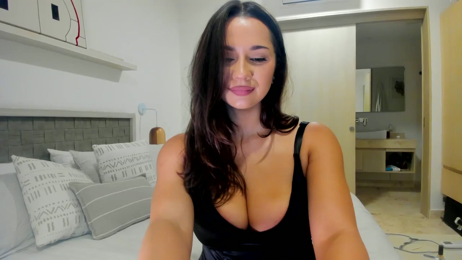 Gallery image thumbnail from The__GOAT's myfreecams stream on, 09/02/2025, 21:16 image 12 of 20