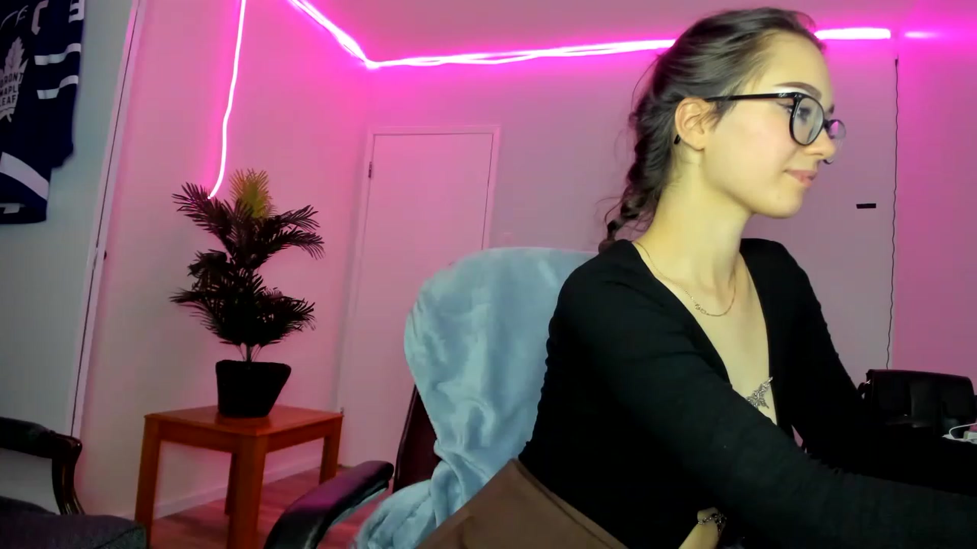 Gallery image thumbnail from Thekristina's myfreecams stream on, 06/04/2023, 05:08 image 7 of 20