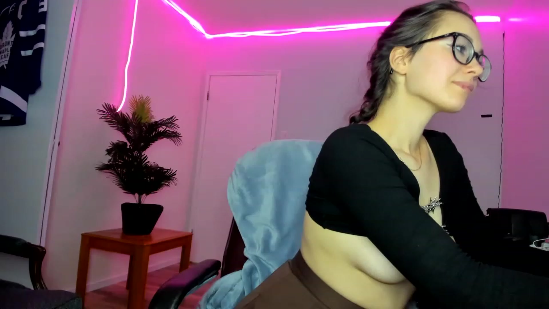 Gallery image thumbnail from Thekristina's myfreecams stream on, 06/04/2023, 05:08 image 5 of 20