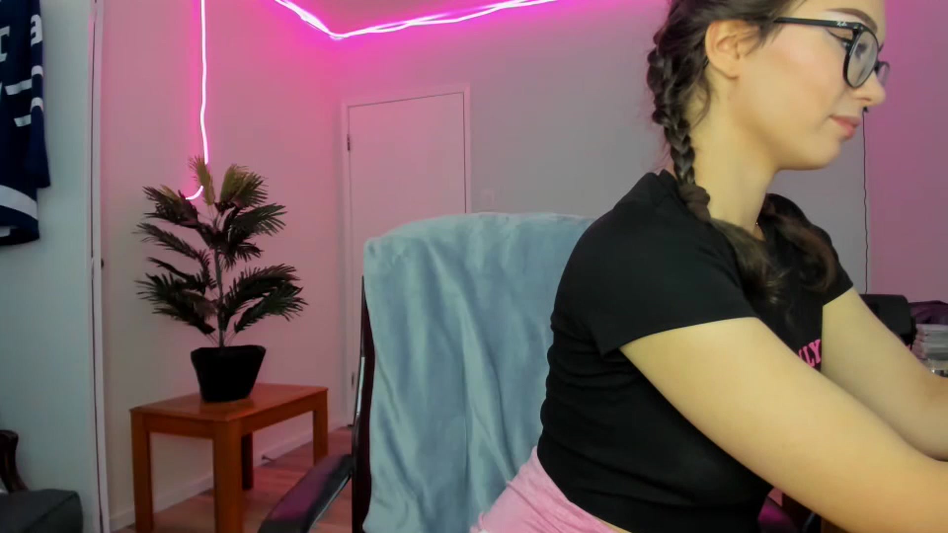 Gallery image thumbnail from Thekristina's myfreecams stream on, 06/09/2023, 23:24 image 1 of 20