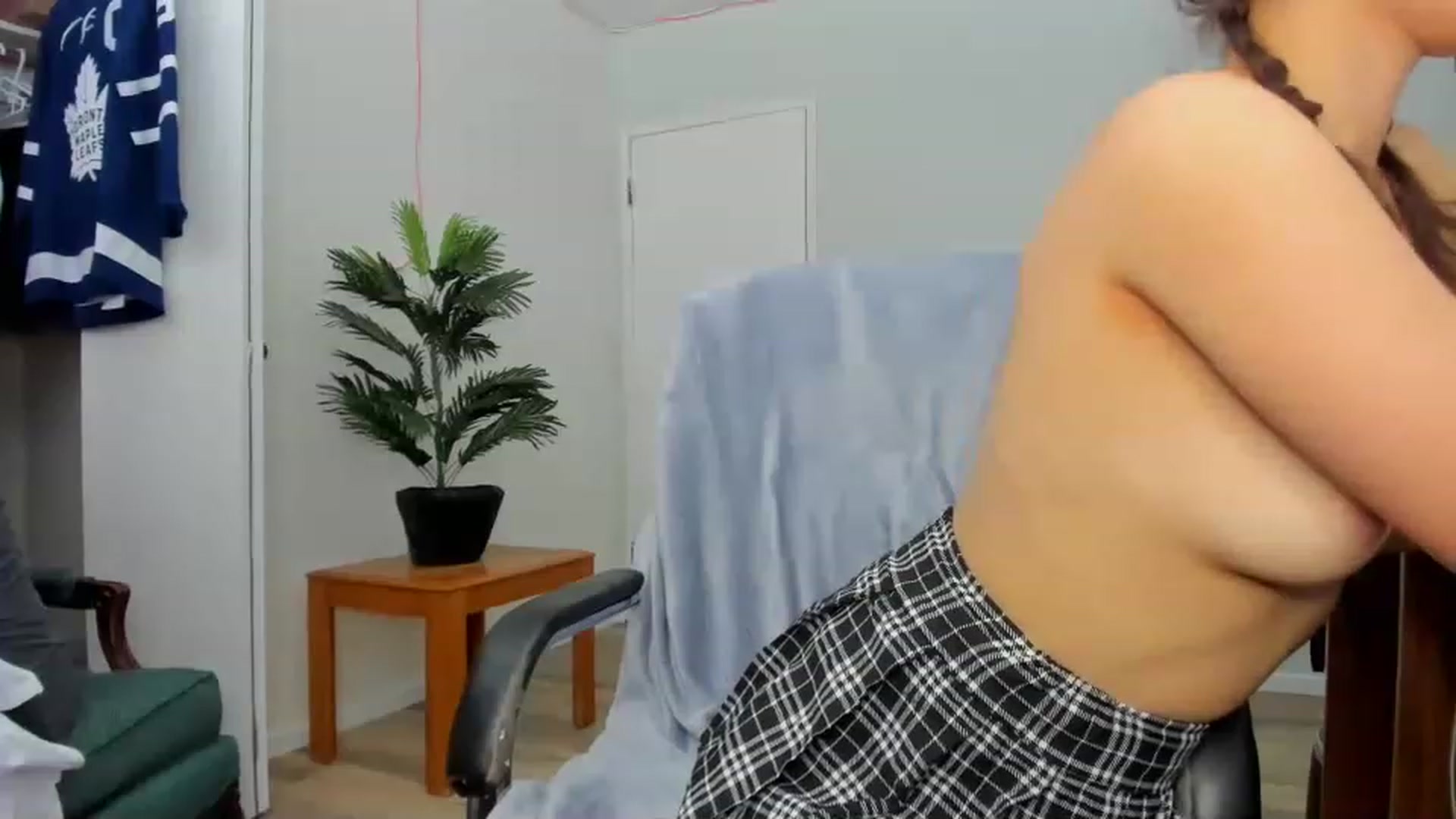 Gallery image thumbnail from Thekristina's myfreecams stream on, 06/10/2023, 23:53 image 3 of 20