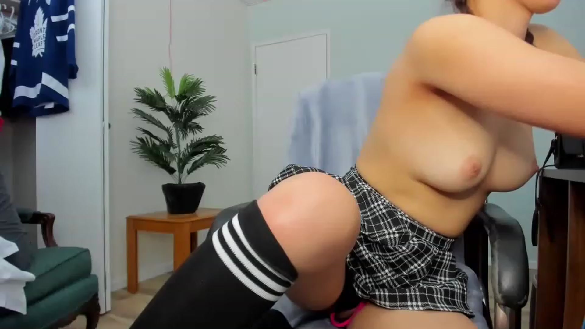 Gallery image thumbnail from Thekristina's myfreecams stream on, 06/10/2023, 23:53 image 15 of 20