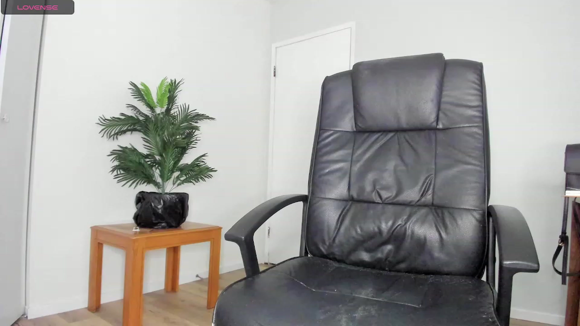Gallery image thumbnail from Thekristina's myfreecams stream on, 08/22/2023, 23:46 image 7 of 20