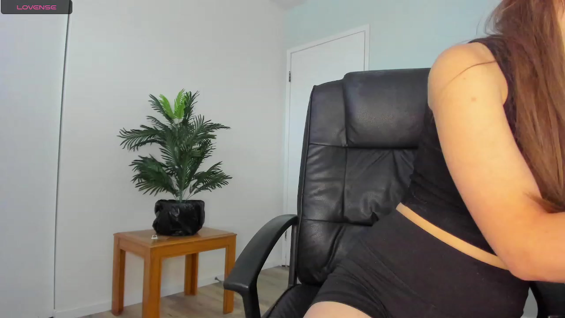 Gallery image thumbnail from Thekristina's myfreecams stream on, 08/26/2023, 16:44 image 5 of 20
