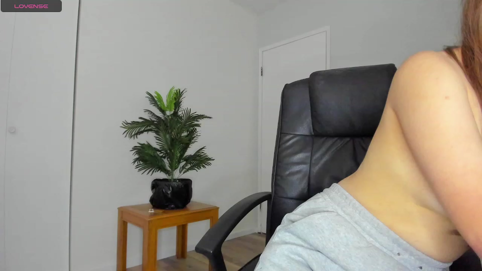 Gallery image thumbnail from Thekristina's myfreecams stream on, 09/09/2023, 08:03 image 10 of 20