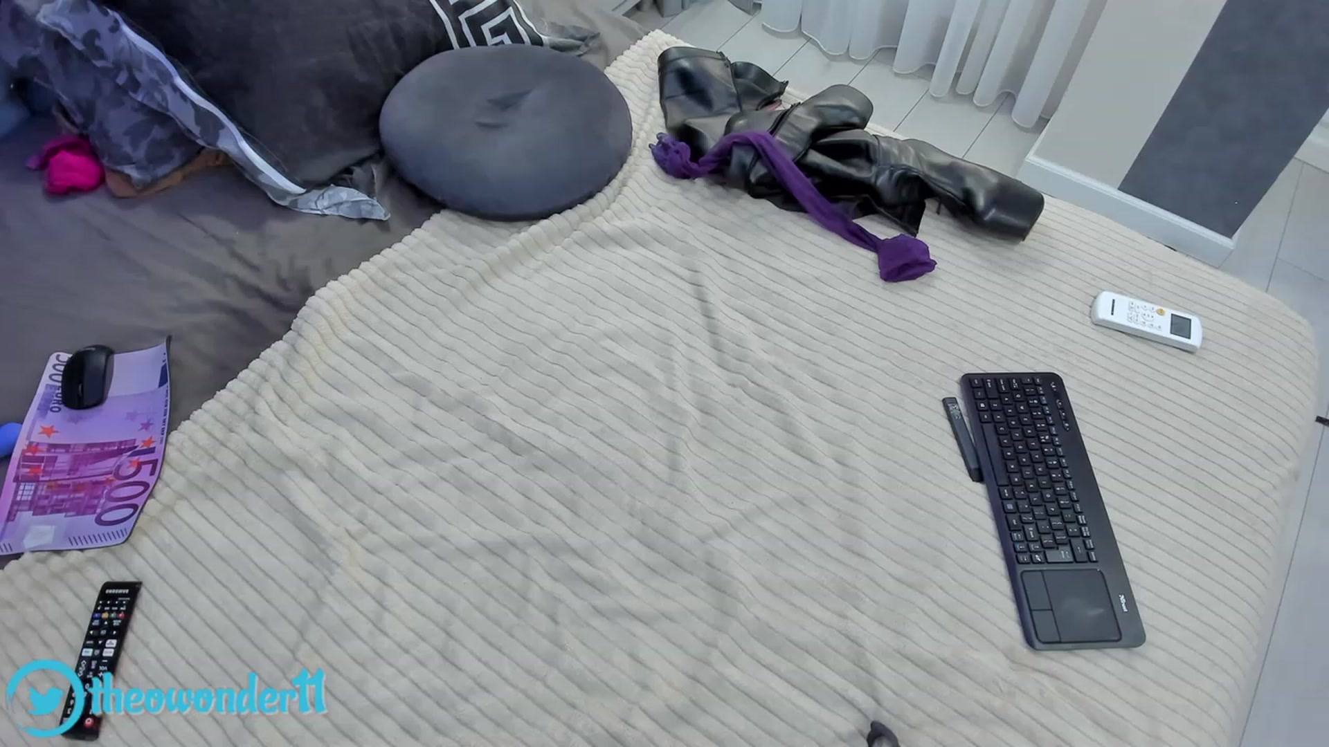 Gallery image thumbnail from Theowonder's myfreecams stream on, 03/29/2023, 09:20 image 20 of 20