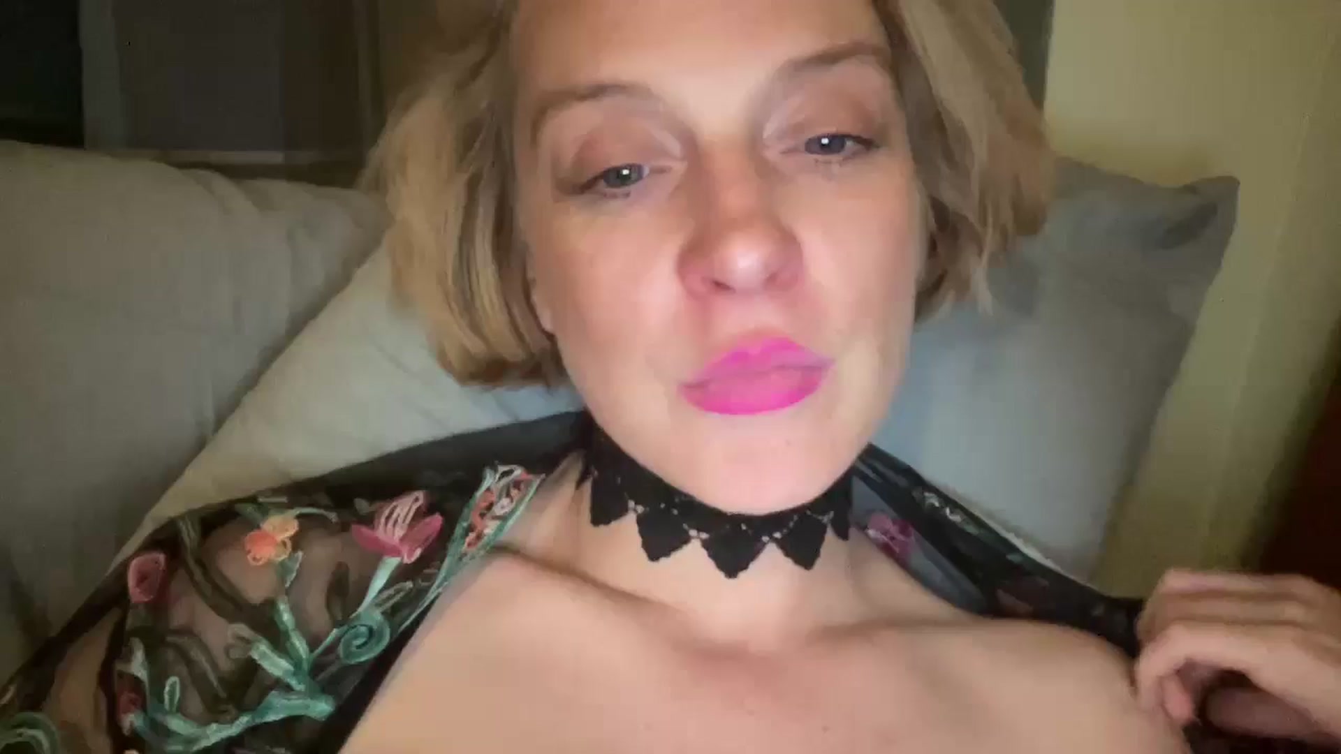 Gallery image thumbnail from Therapie's myfreecams stream on, 04/03/2025, 08:15 image 19 of 20