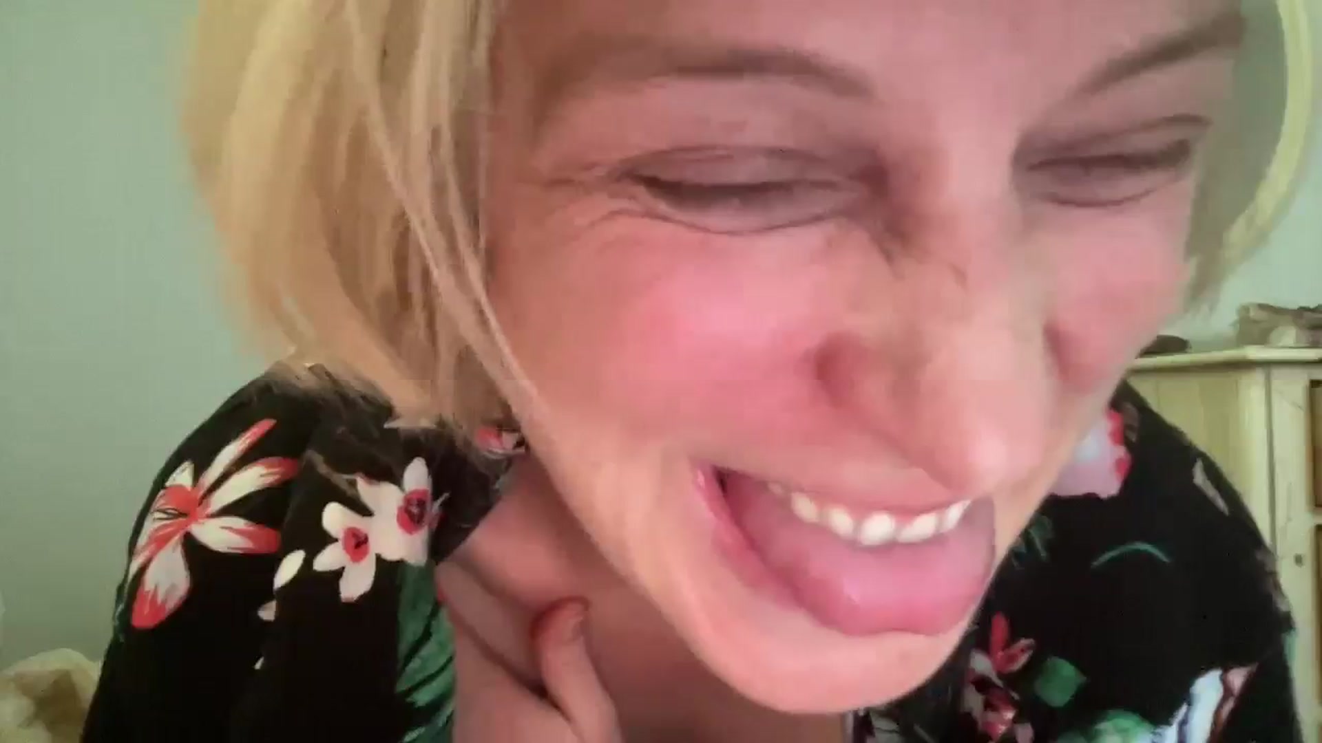 Gallery image thumbnail from Therapie's myfreecams stream on, 04/16/2025, 19:57 image 10 of 20