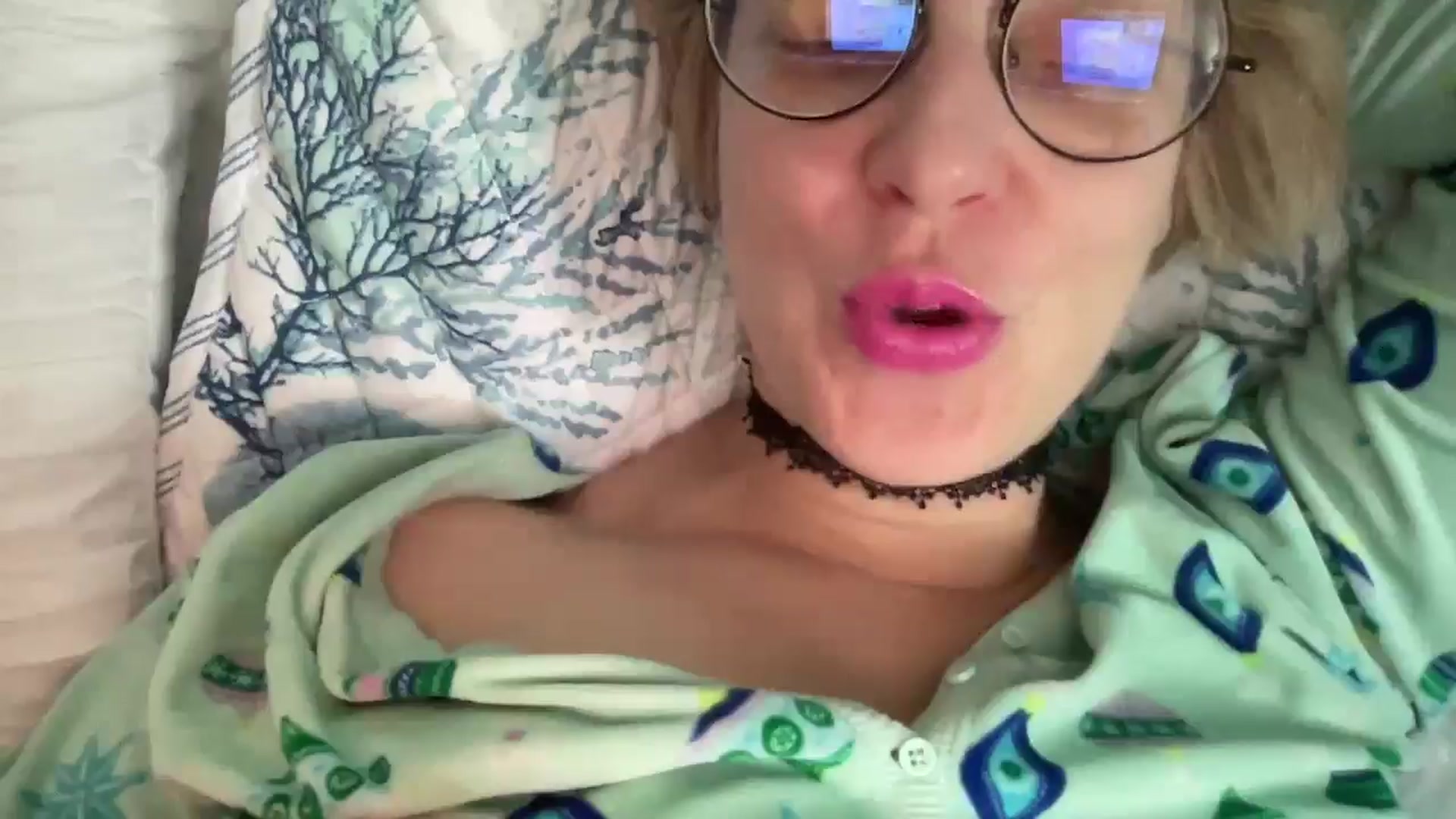 Gallery image thumbnail from Therapie's myfreecams stream on, 05/15/2025, 16:36 image 7 of 20
