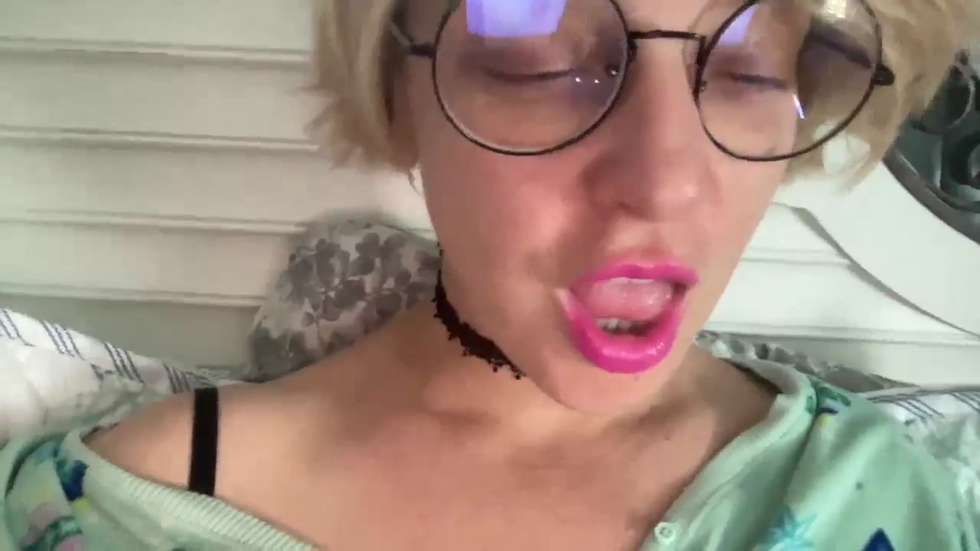 Gallery image thumbnail from Therapie's myfreecams stream on, 05/15/2025, 16:36 image 2 of 20