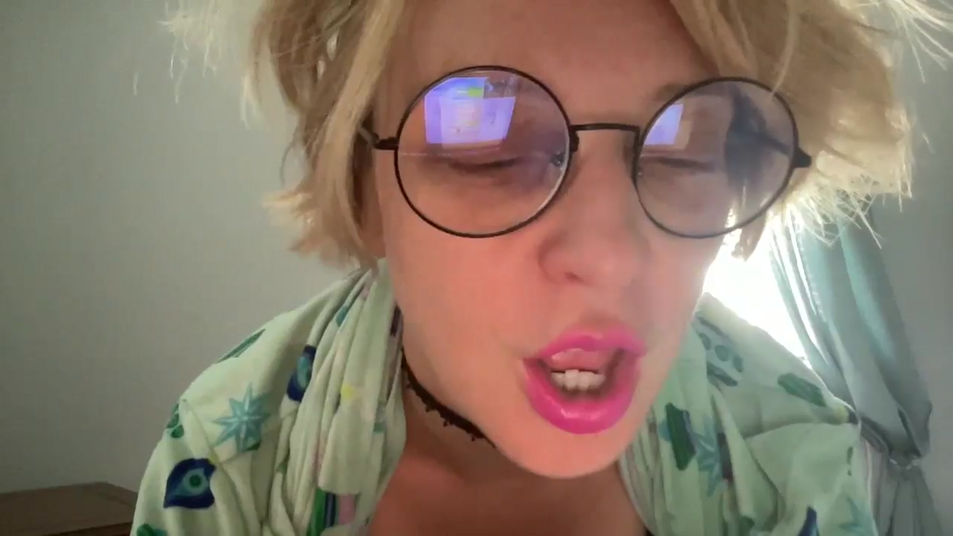 Gallery image thumbnail from Therapie's myfreecams stream on, 05/15/2025, 16:36 image 4 of 20
