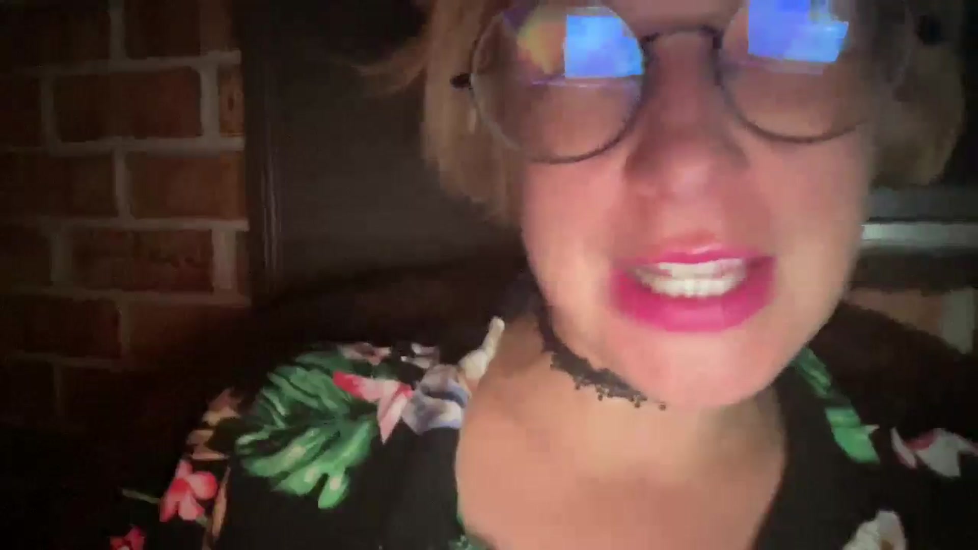 Gallery image thumbnail from Therapie's myfreecams stream on, 05/19/2025, 02:59 image 6 of 20