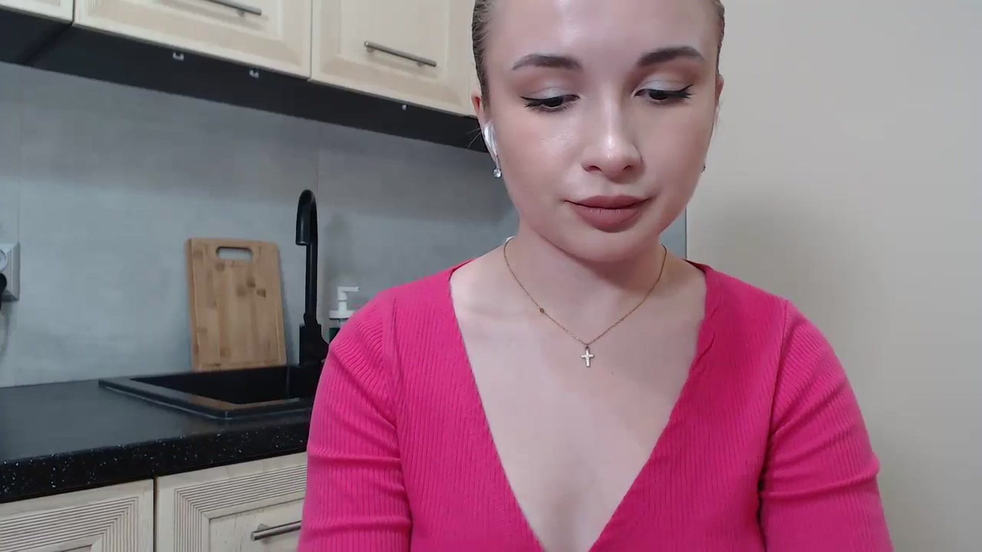 Gallery image thumbnail from Theresa7888's myfreecams stream on, 12/25/2023, 17:49 image 7 of 20