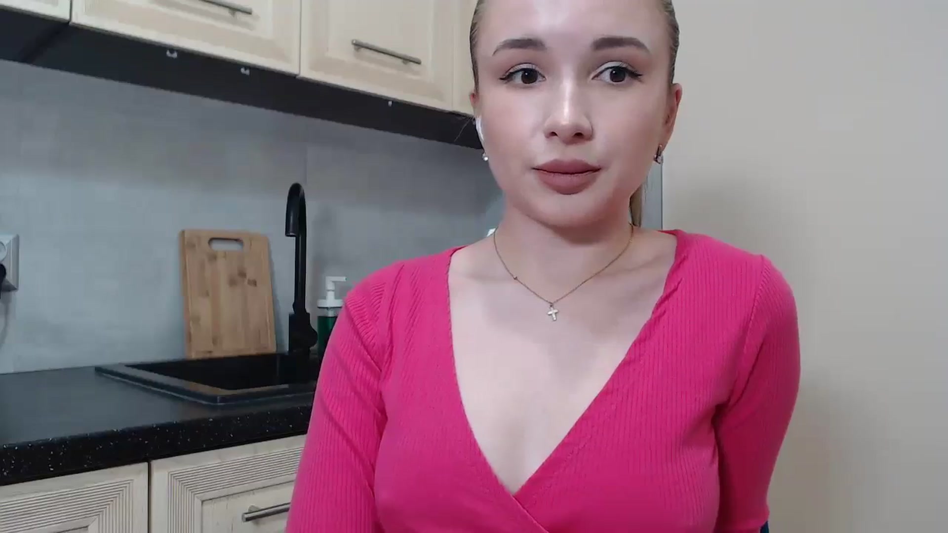 Gallery image thumbnail from Theresa7888's myfreecams stream on, 12/25/2023, 17:49 image 3 of 20