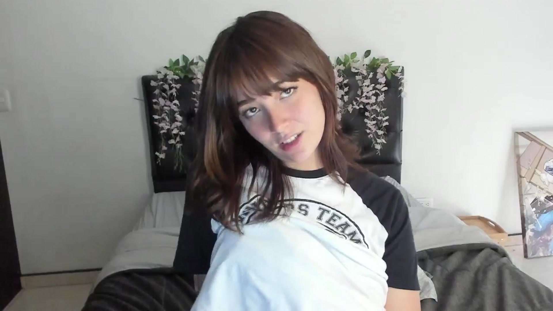 Gallery image thumbnail from Thewhitegirl's myfreecams stream on, 06/14/2025, 18:23 image 7 of 20