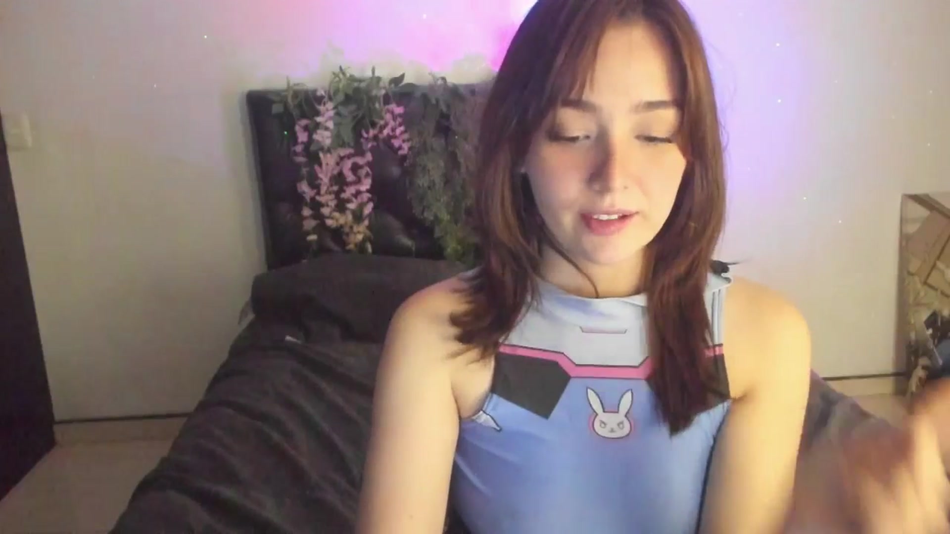 Gallery image thumbnail from Thewhitegirl's myfreecams stream on, 06/25/2025, 05:02 image 17 of 20