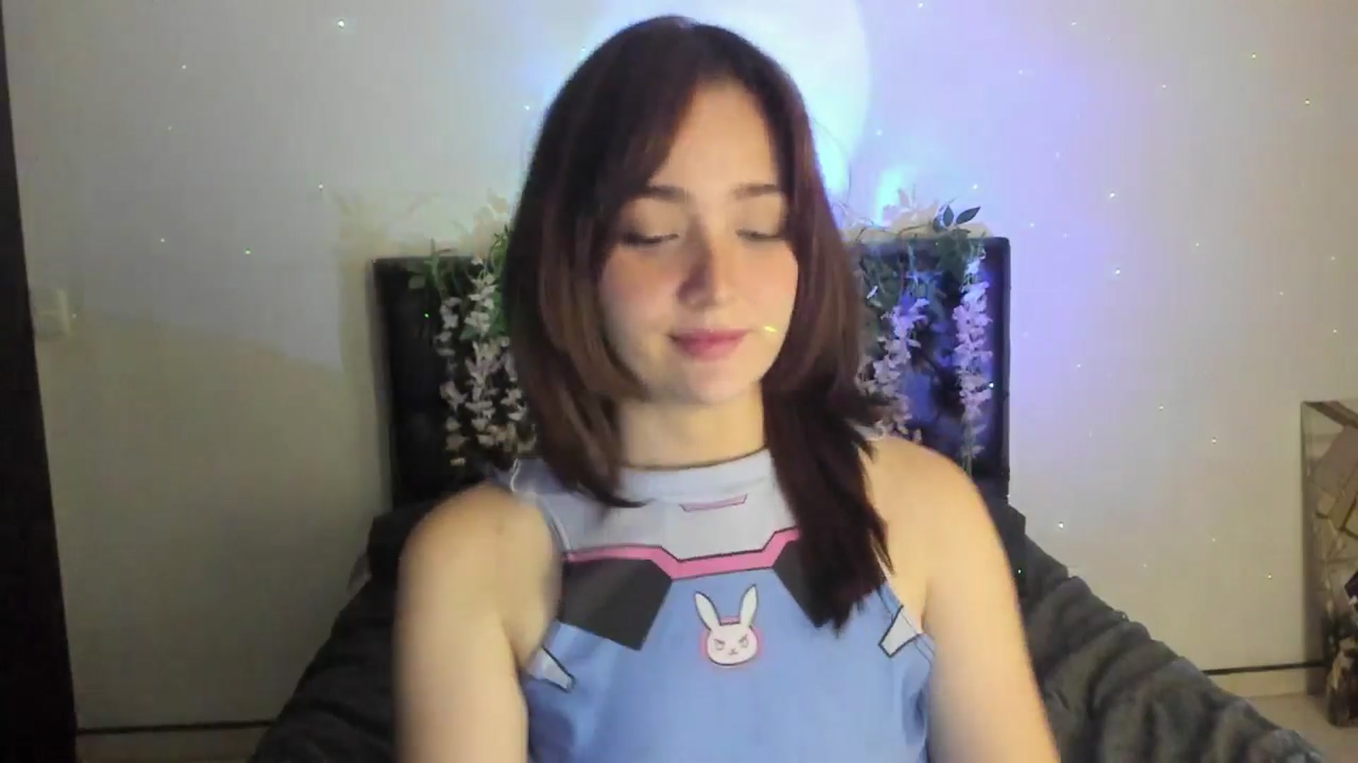 Gallery image thumbnail from Thewhitegirl's myfreecams stream on, 06/25/2025, 05:02 image 9 of 20