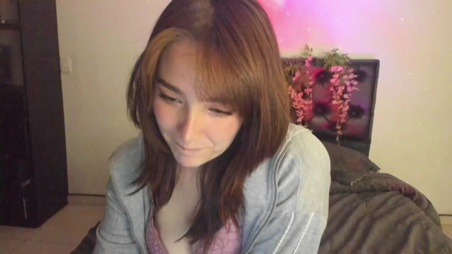 Gallery image thumbnail from Thewhitegirl's myfreecams stream on, 06/26/2025, 06:13 image 13 of 20