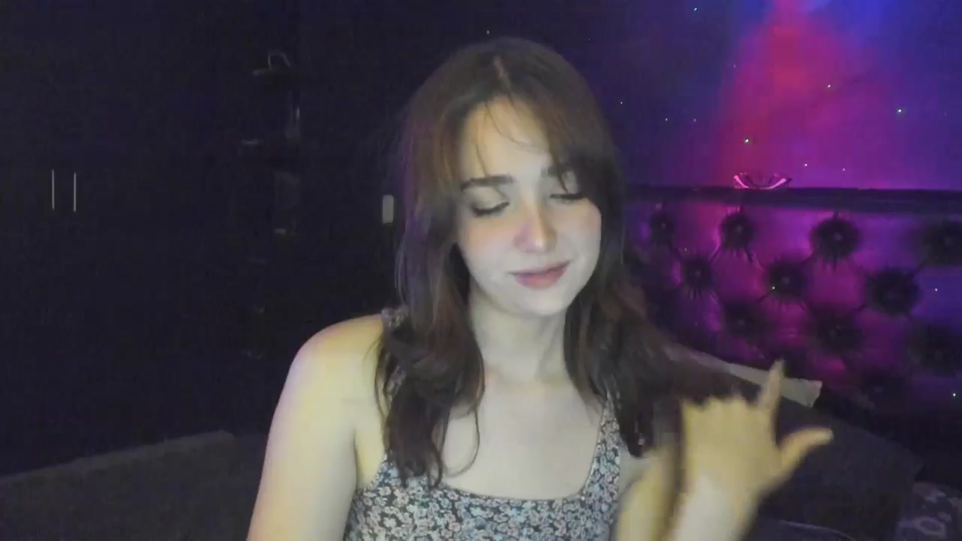 Gallery image thumbnail from Thewhitegirl's myfreecams stream on, 08/15/2025, 05:49 image 17 of 20