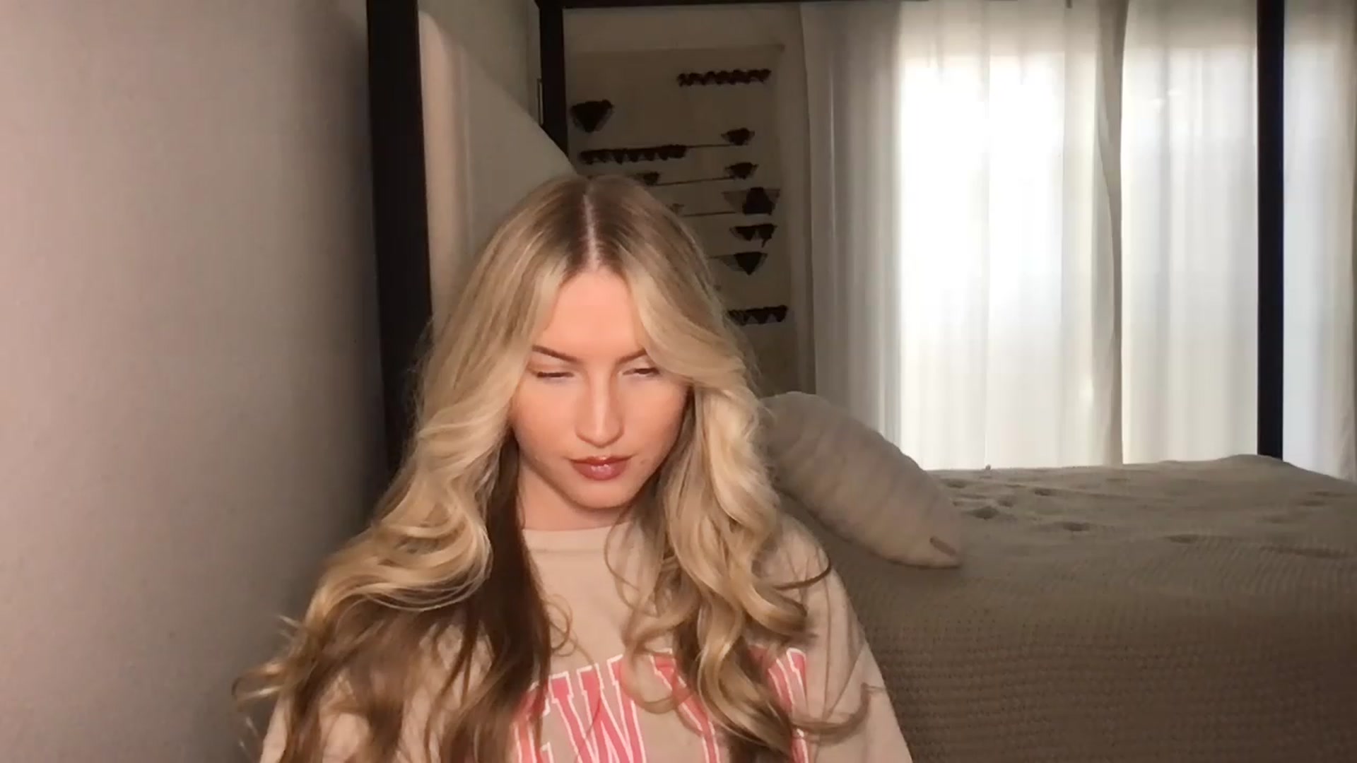 Gallery image thumbnail from Thezabrina's myfreecams stream on, 11/22/2022, 21:07 image 13 of 20