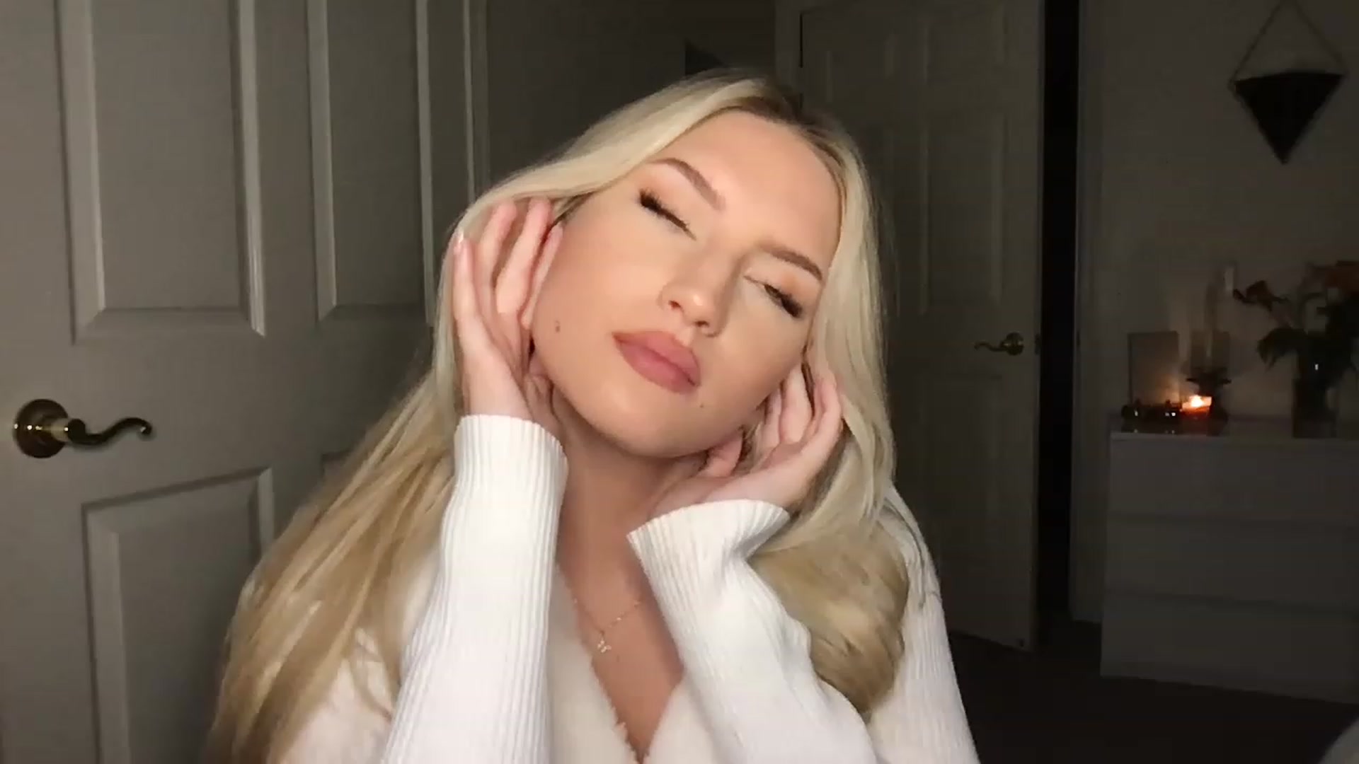 Gallery image thumbnail from Thezabrina's myfreecams stream on, 12/10/2022, 02:16 image 6 of 20