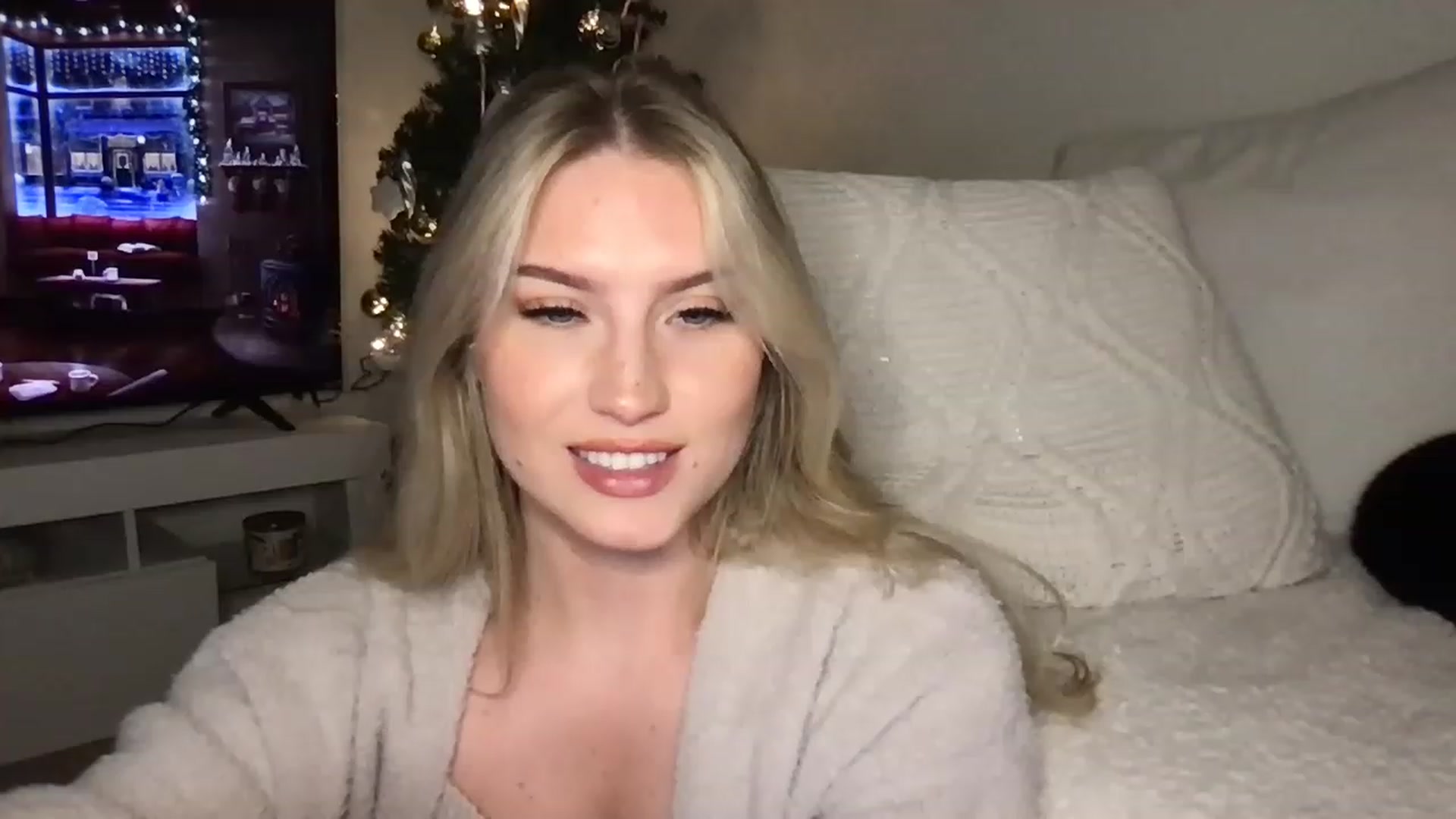 Gallery image thumbnail from Thezabrina's myfreecams stream on, 12/24/2022, 01:24 image 20 of 20